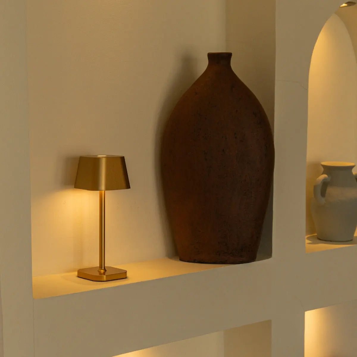 Ava Goud Oplaadbare Tafellamp | Draadloos, dimbaar en stijlvol
