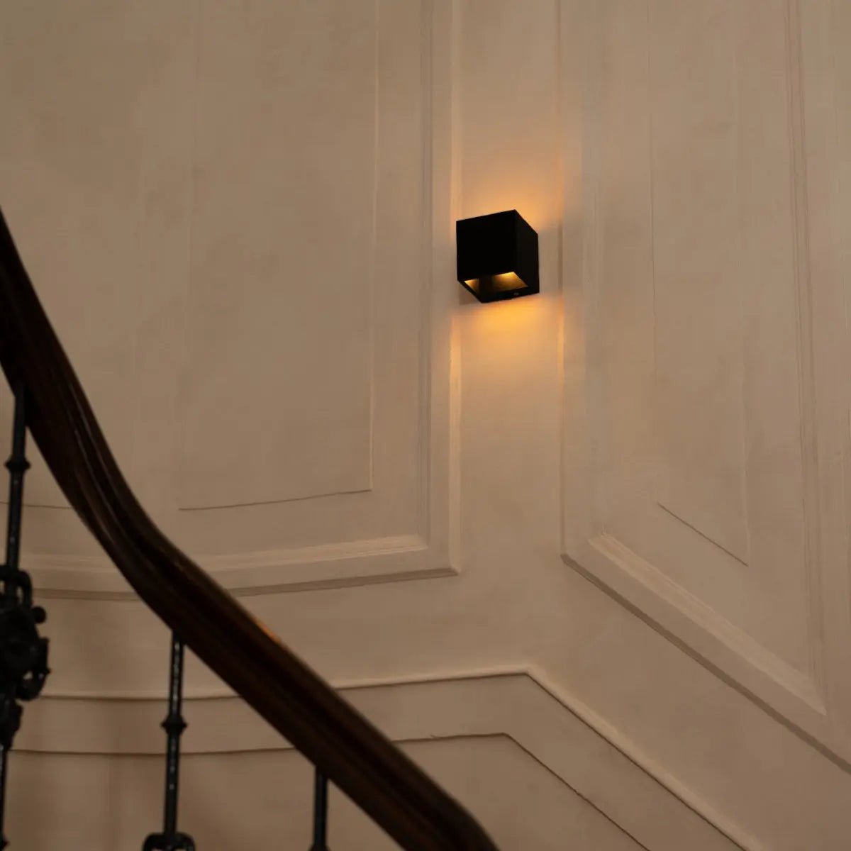Zandzwarte vierkante wandlamp | Oplaadbare, dimbare en draadloze verlichting