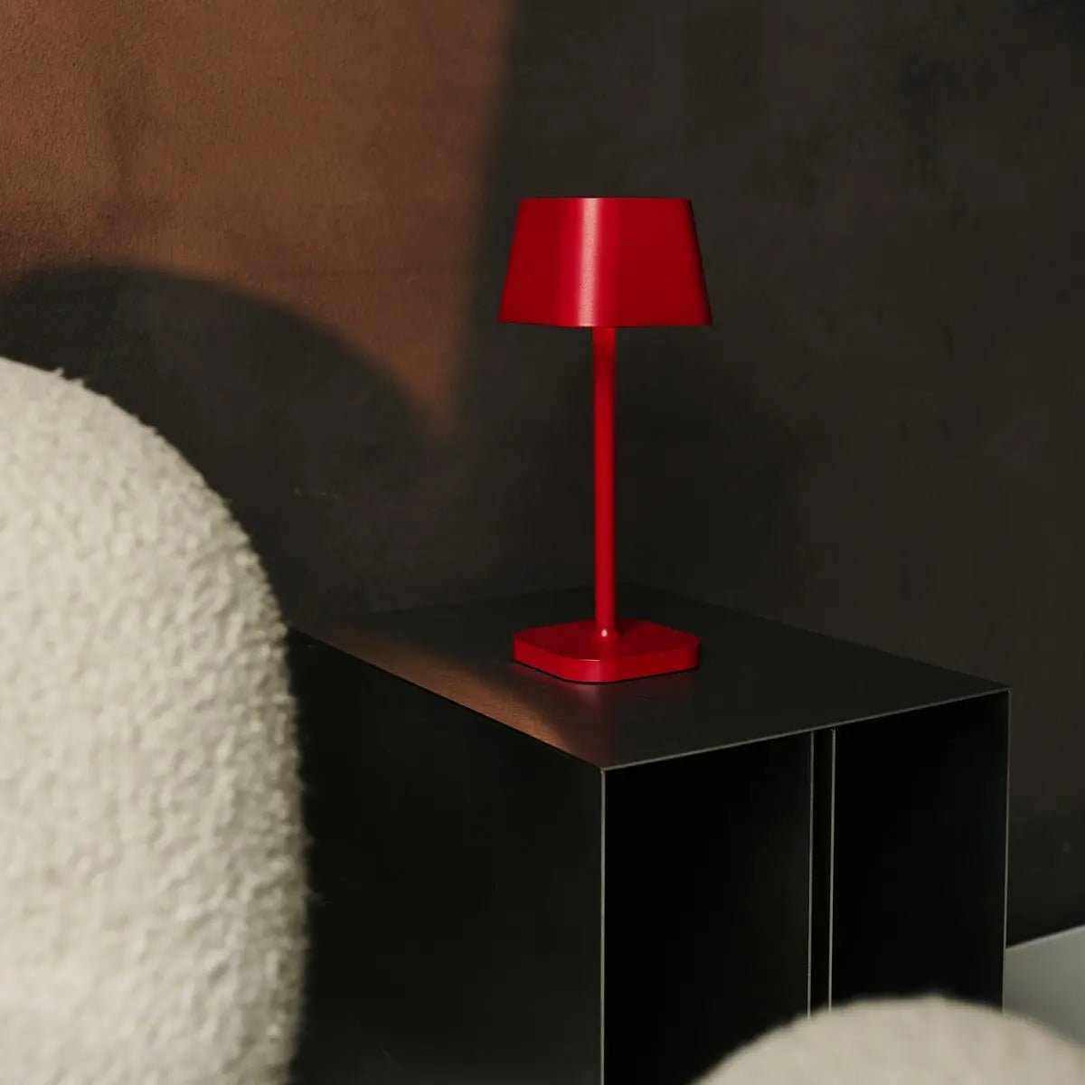 Ava Berry Red oplaadbare tafellamp | Stijlvol, draadloos lamp en dimbaar
