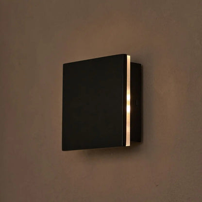 Lane Black draadloze wandlamp – Oplaadbare en dimbare lamp van natuurlijk hout