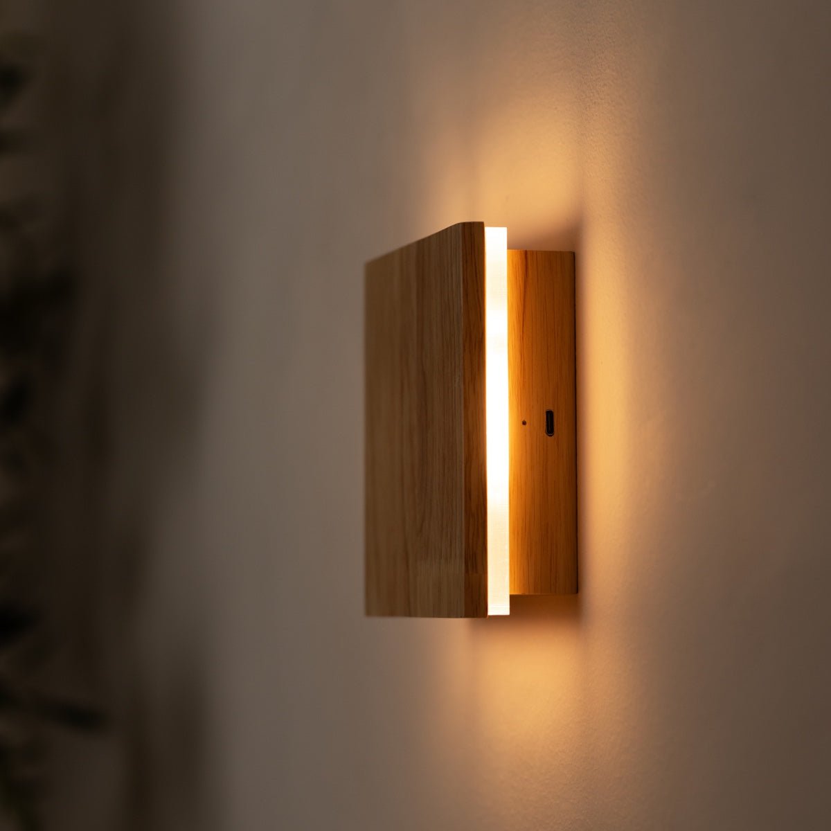 Lane lichtbruine draadloze wandlamp - oplaadbaar, dimbaar, natuurlijk houtlamp