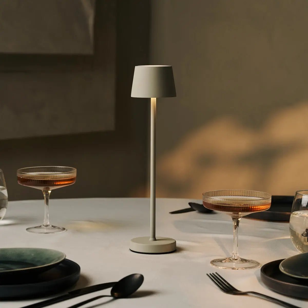 Vondel Mini Shadow Gray Oplaadbare en draadloze lamp - draadloos oplaadbaar via laadstation
