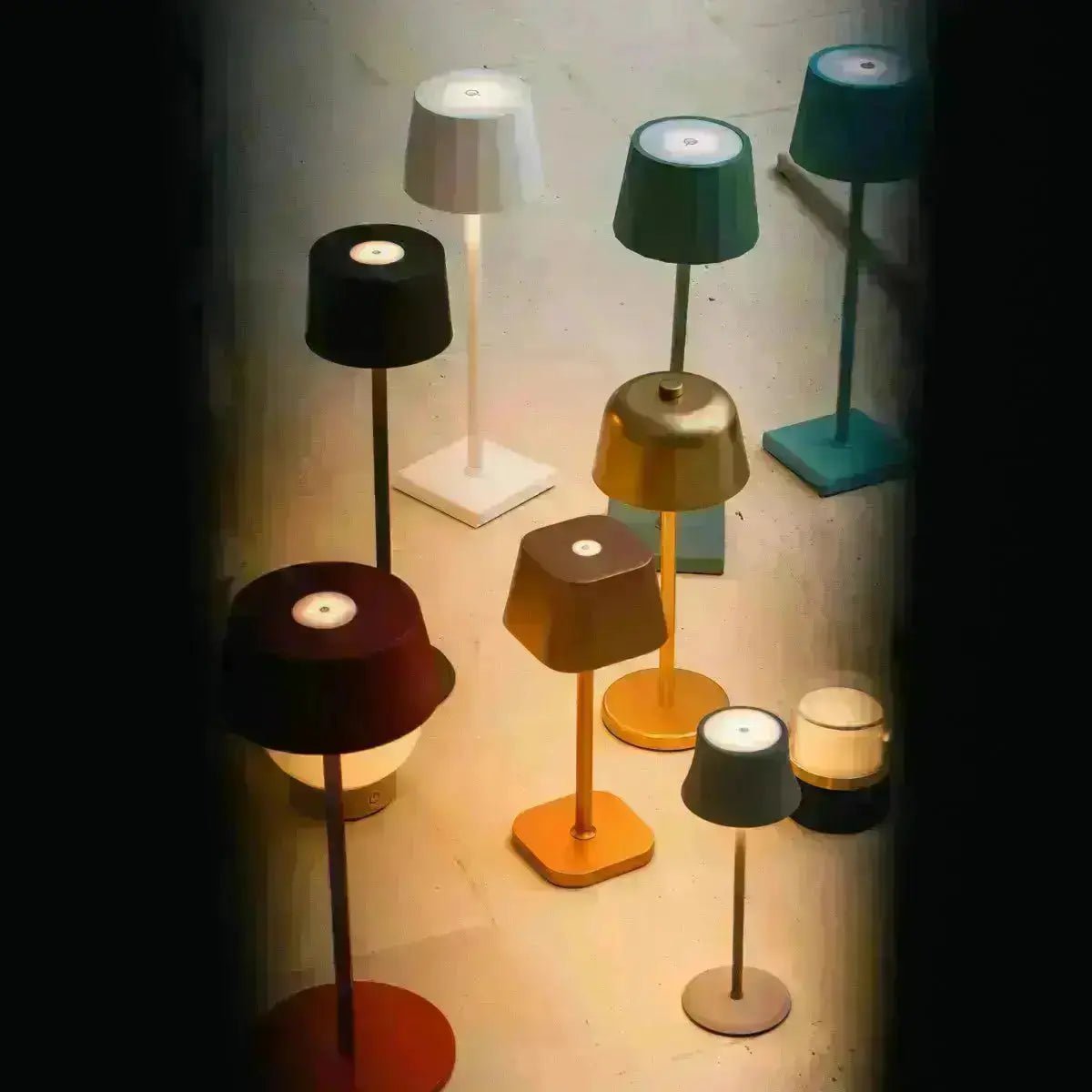 Hugo Violet Lila Oplaadbare tafellamp - Stijlvol, dimbare lamp & draadloos