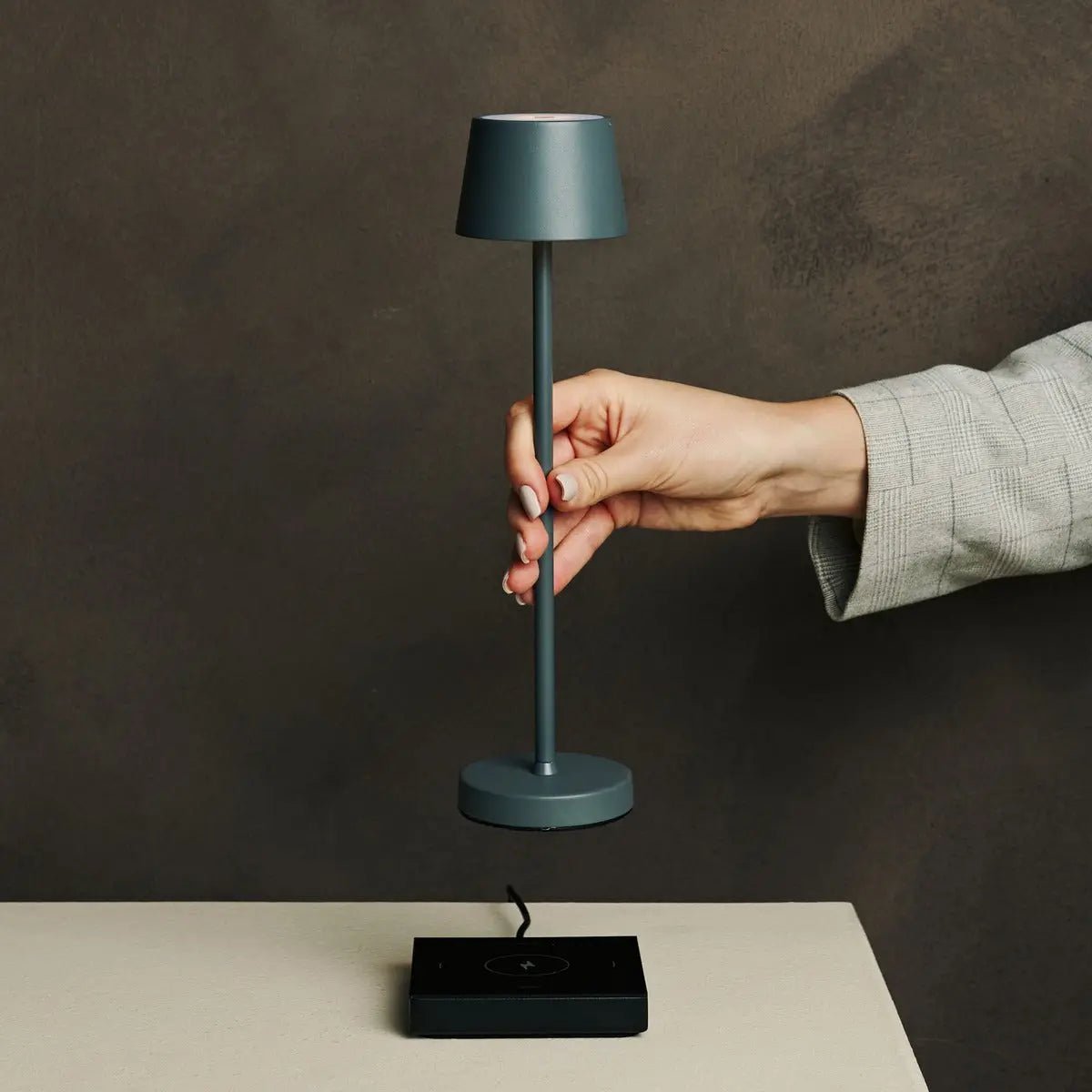 Vondel Mini Stone Gray Oplaadbare en draadloze lamp - draadloos oplaadbaar via laadstation