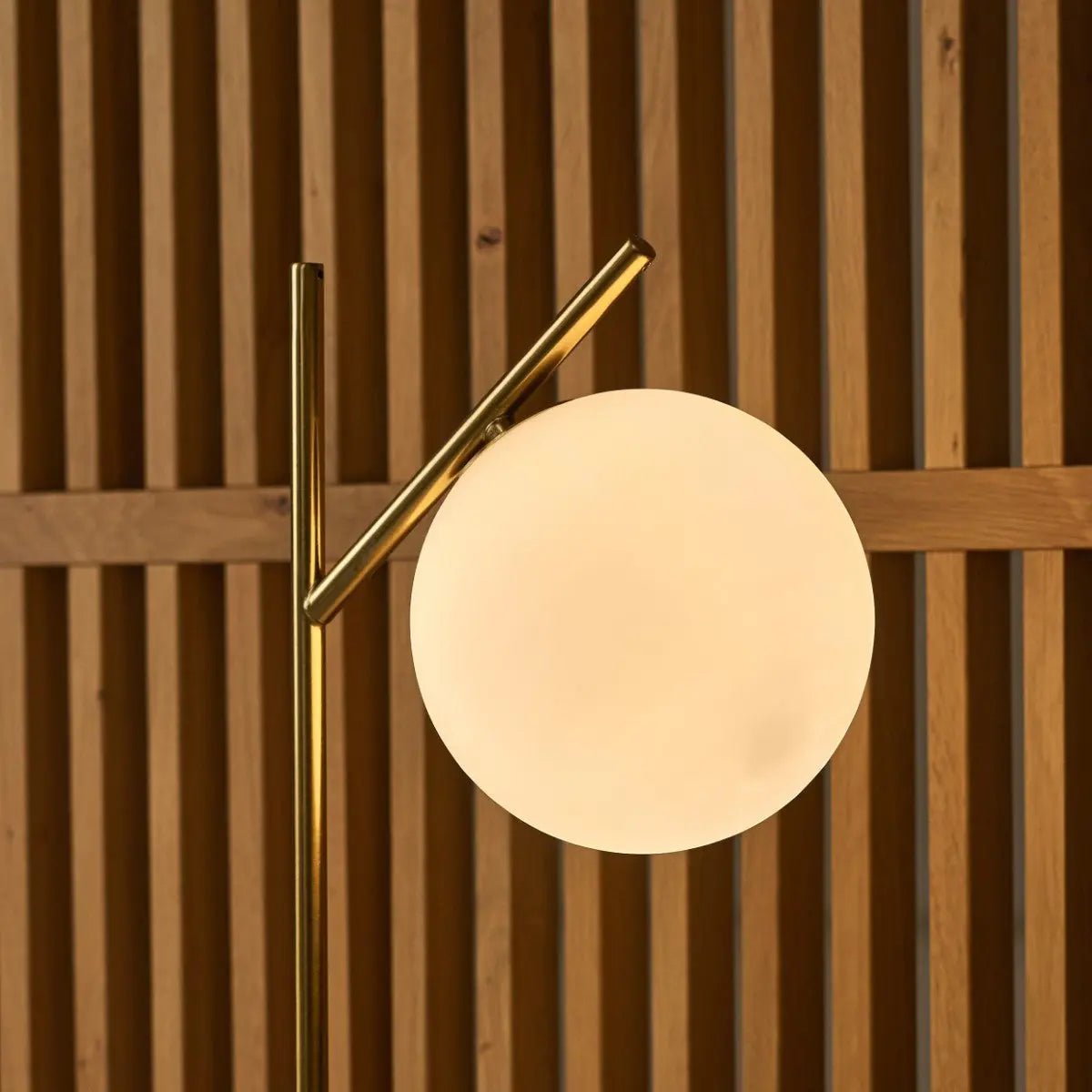 Madison Marmeren Lamp met Matglazen Bol – Elegante Tafellamp