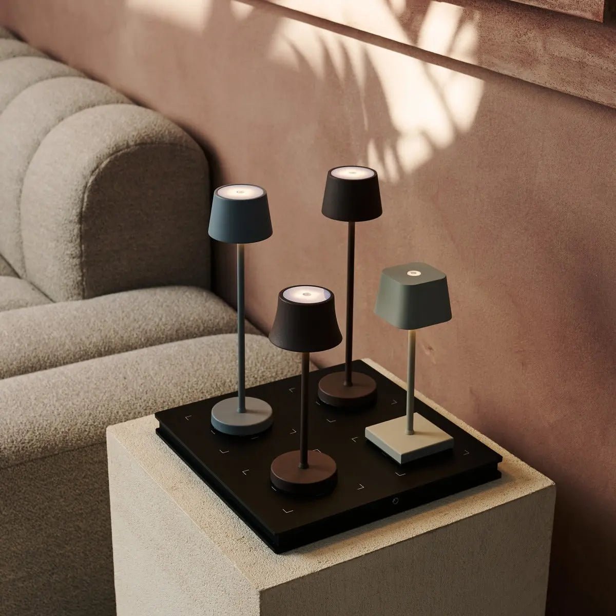 Vondel Mini Shadow Gray Oplaadbare en draadloze lamp - draadloos oplaadbaar via laadstation
