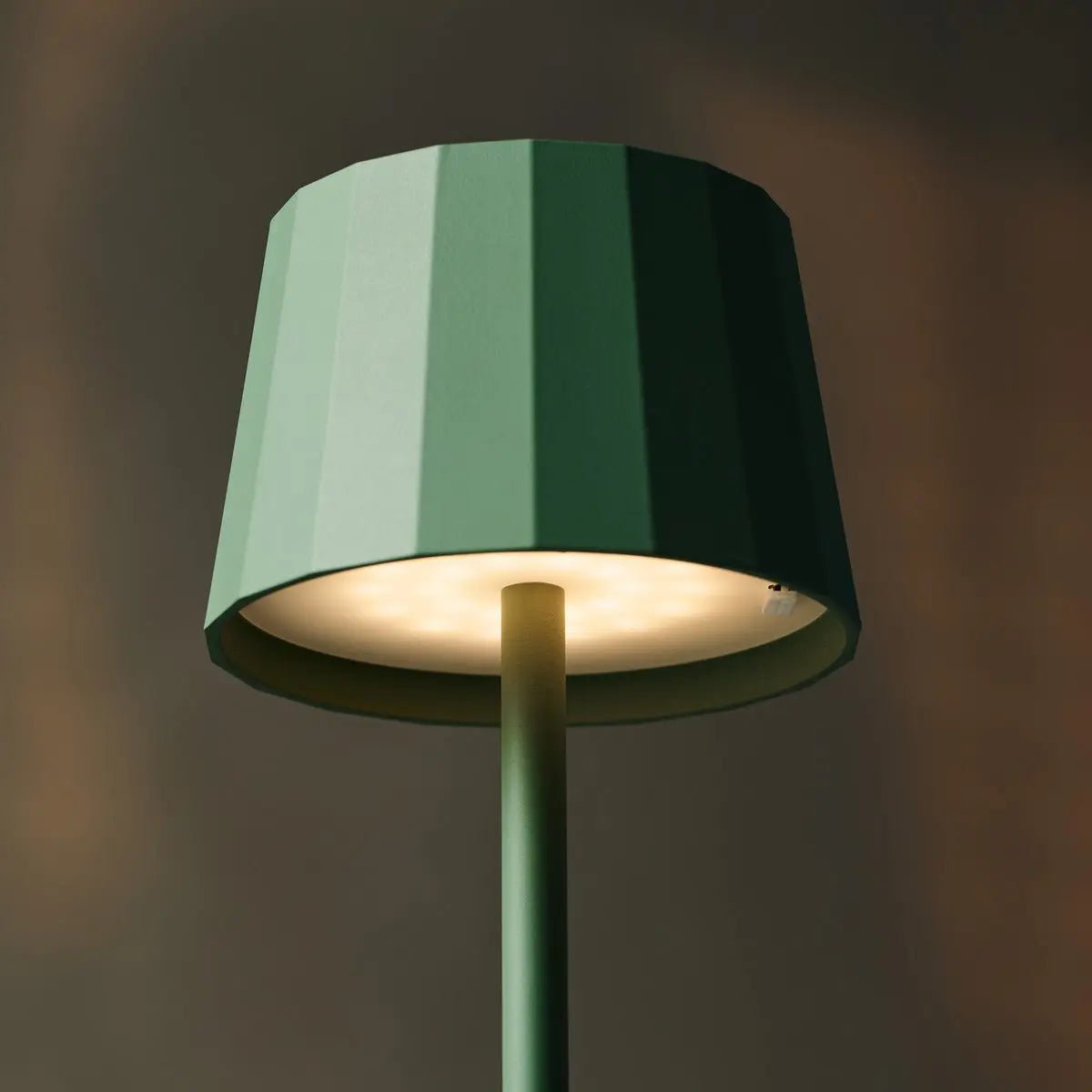Wouter salie groen oplaadbare tafellamp-draadloos opladen, dimable, 120 uur batterijduur