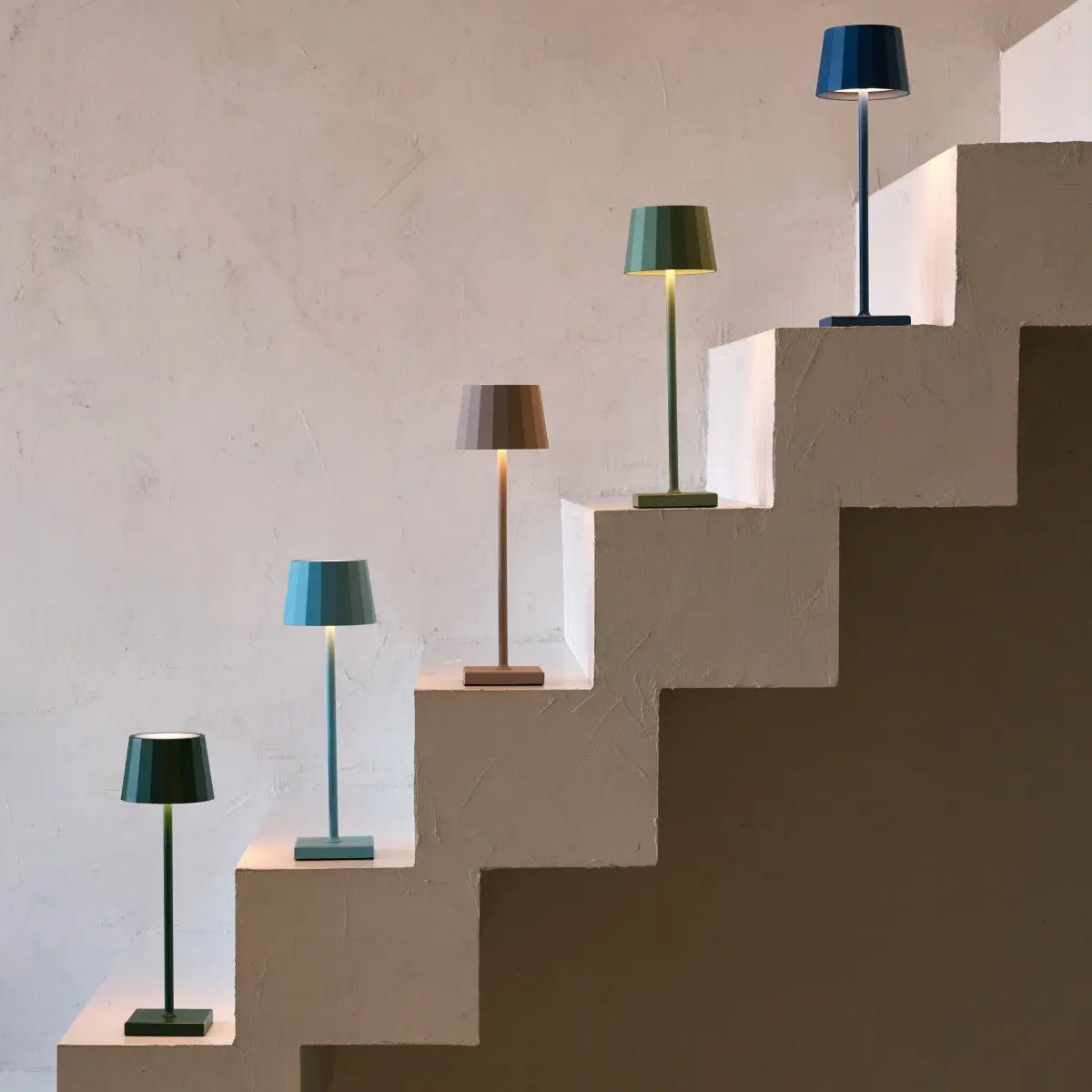 Wouter delftware blauw oplaadbare tafellamp-draadloos opladen, dimable, 120 uur batterijduur