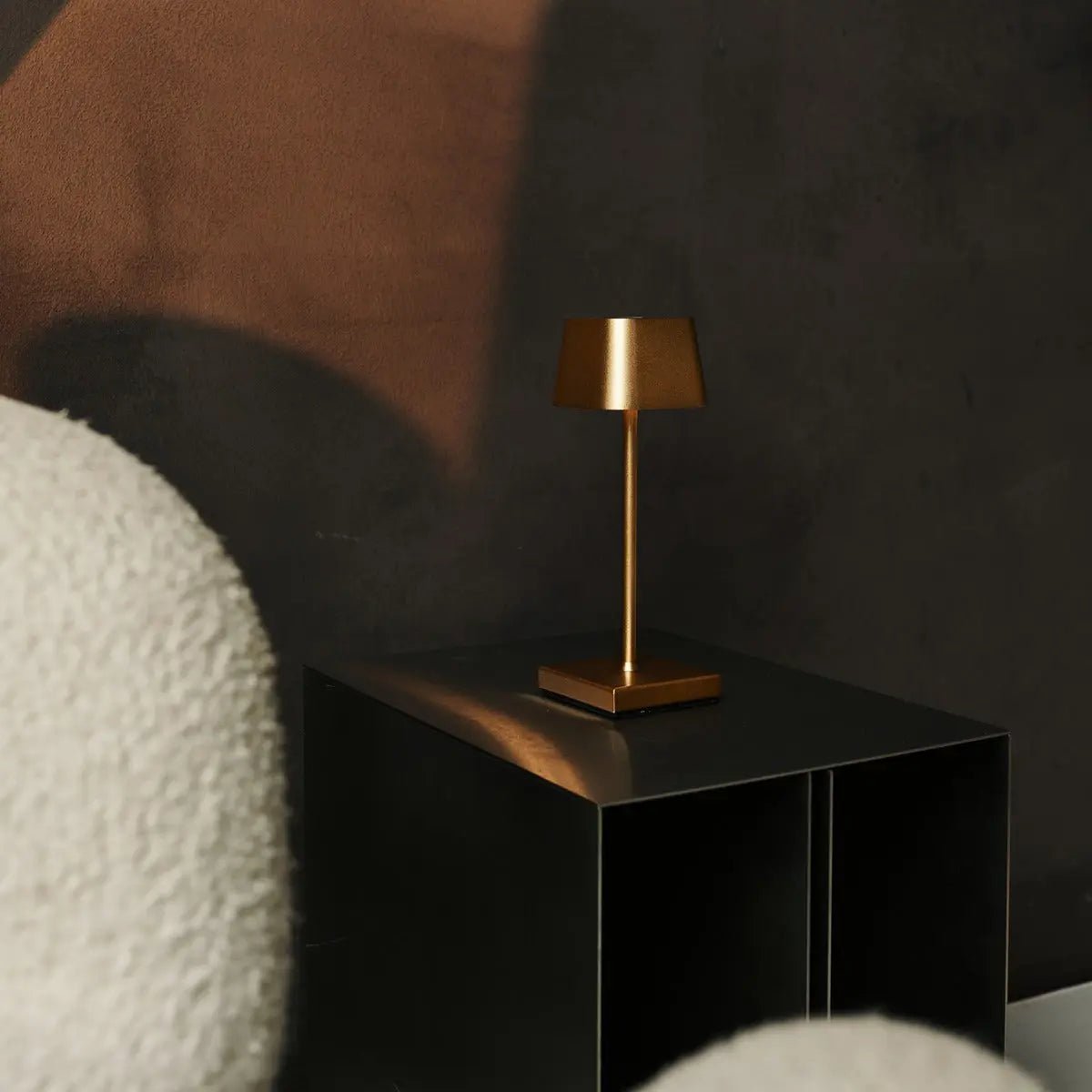 Sarphati Mini Gold draadloze tafellamp - draadloos oplaadbaar via laadstation, dimbare lamp en 3 lichtmodi