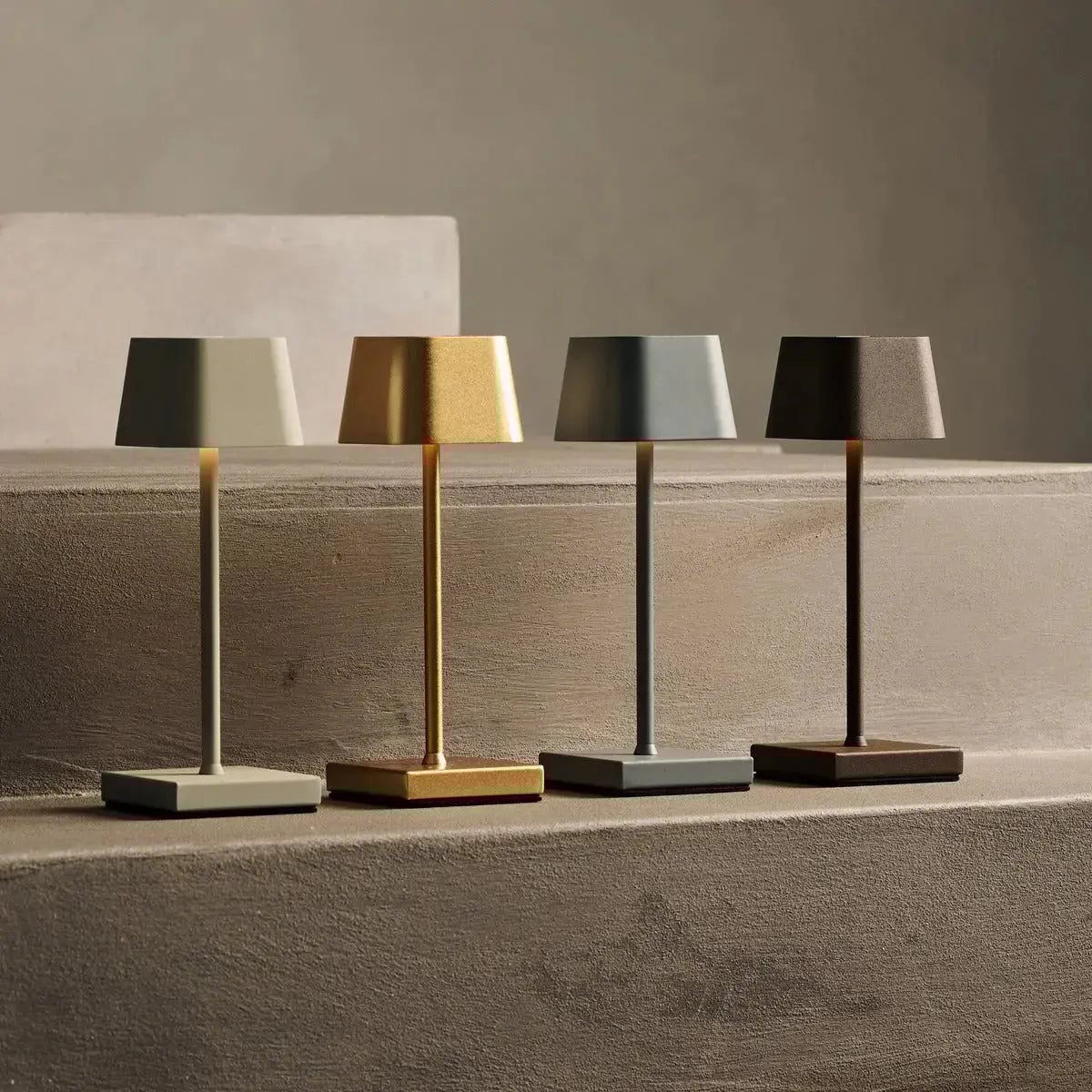 Sarphati Mini Gold draadloze tafellamp - draadloos oplaadbaar via laadstation, dimbare lamp en 3 lichtmodi