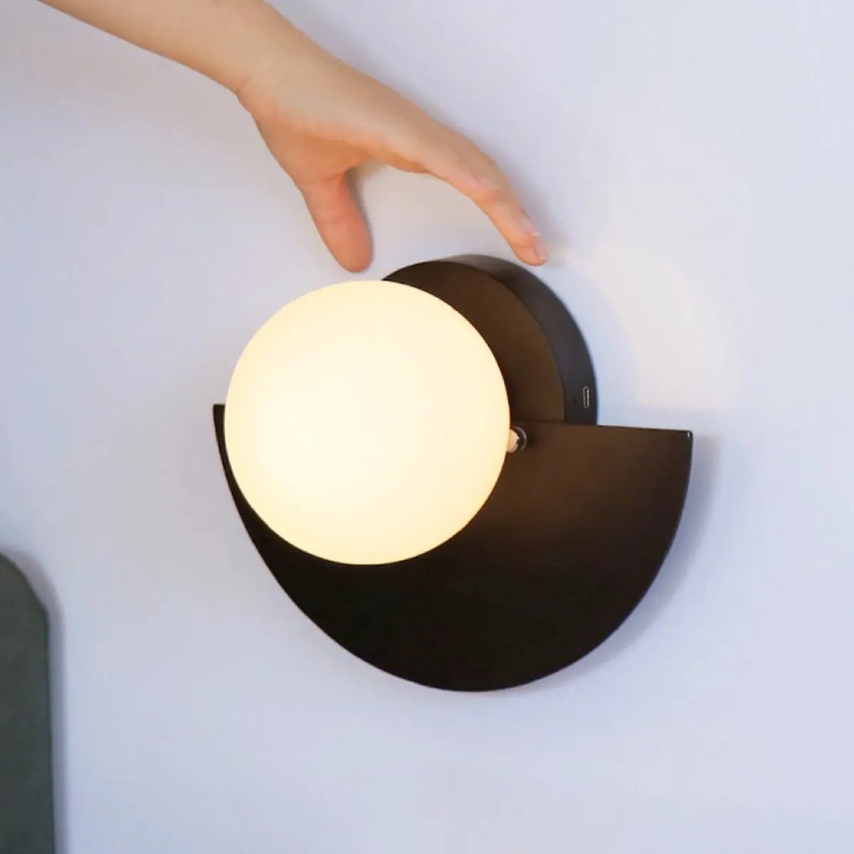 Kane zwarte draadloze wandlamp – oplaadbare hout- en glaslamp