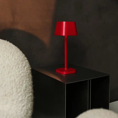 Ava Berry Red oplaadbare tafellamp | Stijlvol, draadloos lamp en dimbaar