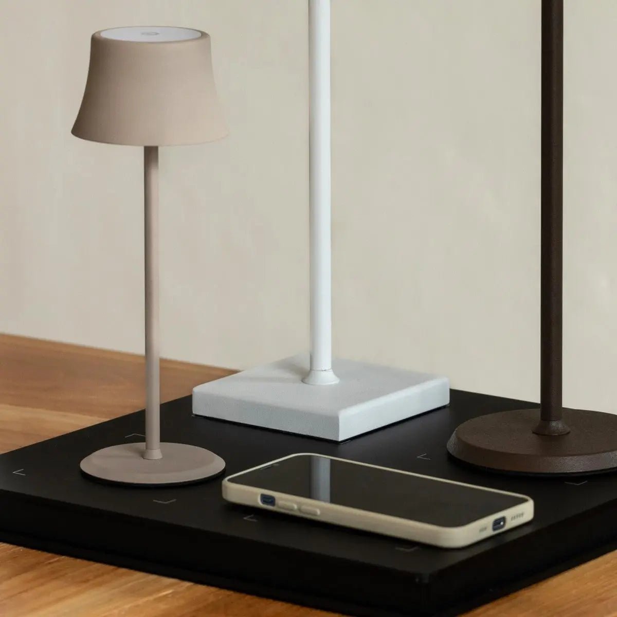 De Pijp Mini koper oplaadbare tafellamp - Draadloos opladen, dimbare lamp en 3 lichte kleuren