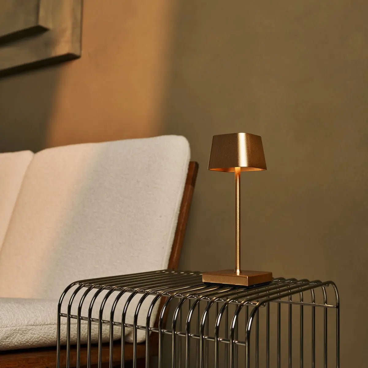 Sarphati Mini Gold draadloze tafellamp - draadloos oplaadbaar via laadstation, dimbare lamp en 3 lichtmodi