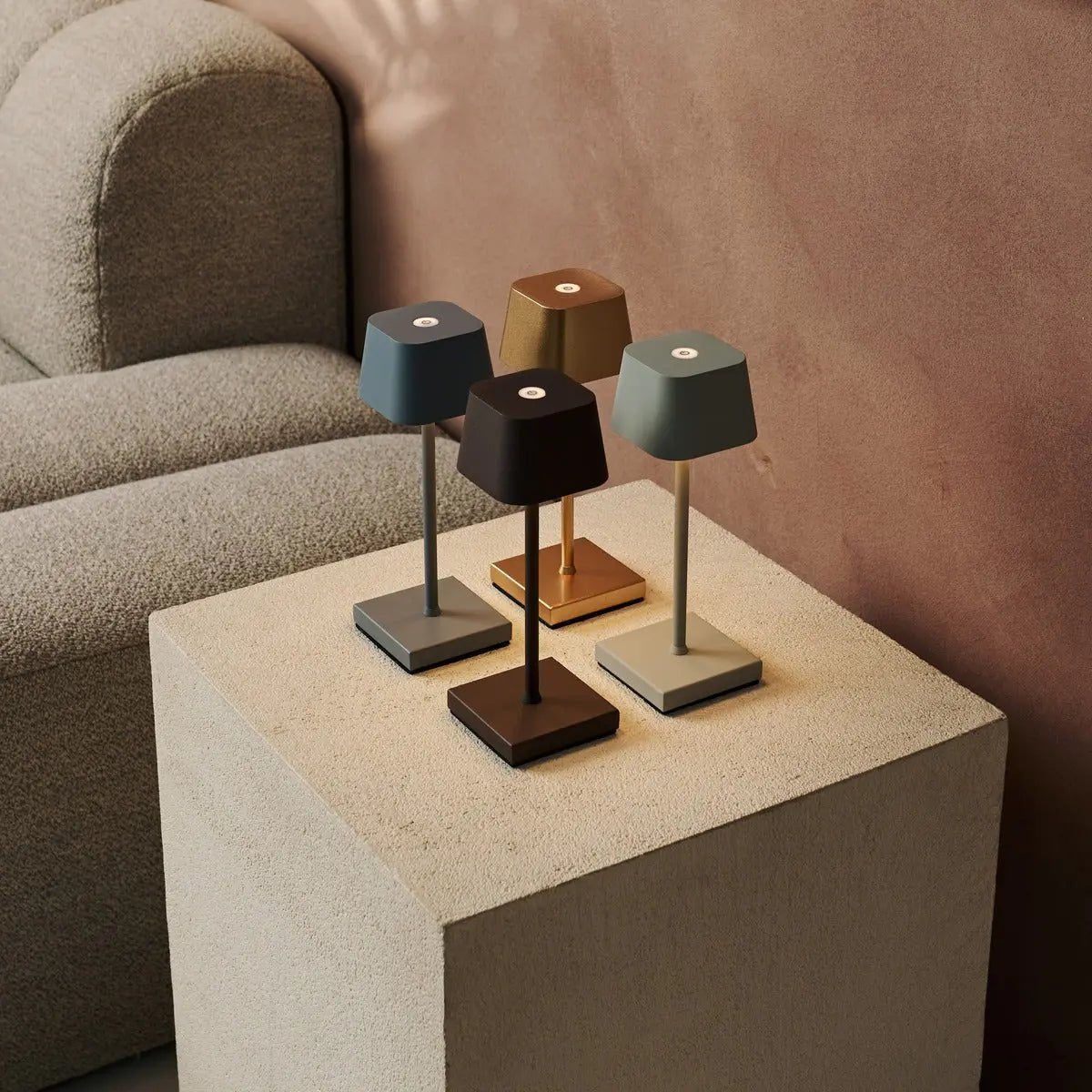 Sarphati Mini Gold draadloze tafellamp - draadloos oplaadbaar via laadstation, dimbare lamp en 3 lichtmodi