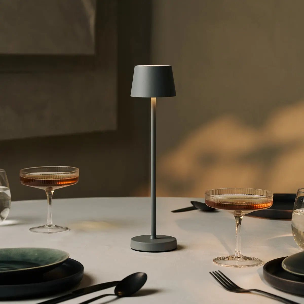 Vondel Mini Mouse Grijs Oplaadbare en draadloze lamp Perfect voor de horeca -industrie - draadloos oplaadbaar via laadstation